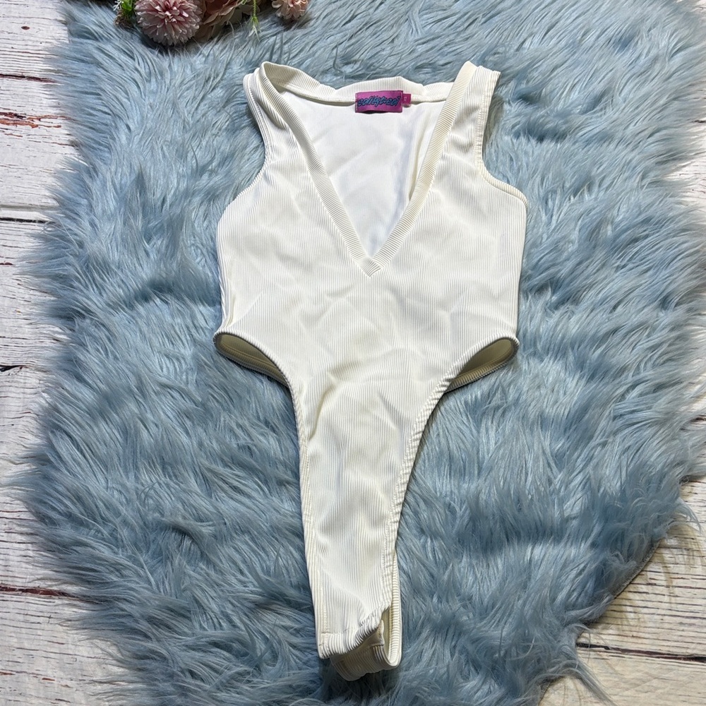 Edikted White Deep V Ribbed Thong Bodysuit sz XS